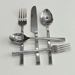 Ensemble de couverts en acier inoxydable plaqué argent, de haute qualité et peu coûteux, avec long manche plat, cuillère, fourchette et couteau - Product Image 2