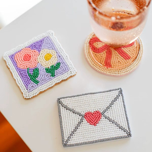 Amuleto de Bolso con Flor de Lirio con Cuentas, Llavero Bordado a Mano, Accesorio para Bolsos - Product Image 1