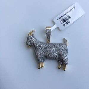 Pendentif de chèvre en or jaune 10 carats exquis avec pendentifs fins en diamant taille brillant rond et breloques pour occasions cadeaux - Product Image 1