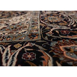 Tapis rectangulaire moderne Gulmarg bleu en soie noué à la main, motif médaillon, pour la maison, technique tuftée en viscose, polyester et nylon - Product Image 3