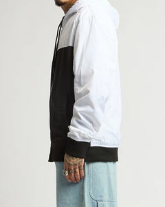 เสื้อแจ็คเก็ตกันลมผู้ชายแบบสั่งทำปี 2026 คุณภาพพรีเมียม สำหรับกิจกรรมกลางแจ้งและสตรีทแวร์ เหมาะสำหรับแบรนด์ส่วนตัวและการสั่งซื้อจำนวนมาก - Product Image 2