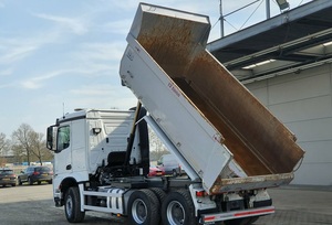 Camion benne Mercedes Arocs 2013 Euro 4 Diesel, conduite à gauche, pour construction en acier - Product Image 2