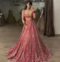 Hermoso Lehenga Choli de Último Diseño con Material de Seda, Bordado con Hilos, Trabajo de Codificación y Lentejuelas