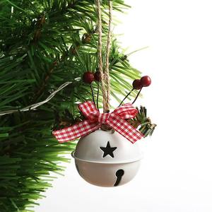 Decoración clásica de campana colgante en metal para árbol de Navidad, adorno de invierno para hogares y recepciones - Product Image 1