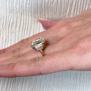 แหวนเพชรแล็บทรง Asscher 5 เม็ด น้ำหนักรวม 9.50 กะรัต ได้รับการรับรองจาก IGI สี D-E-F ความสะอาด VVSVS - Product Image 6