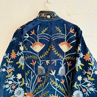 Veste en velours brodée à la main, style bohème, pour l'hiver, avec broderies florales Suzani, cadeau d'anniversaire pour elle