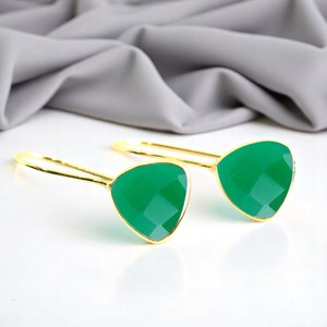 Pendientes de gota con bisel de ónix verde en forma de trillón de plata 925, joyería llamativa chapada en oro para mujer - Product Image 1