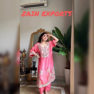 Elegante Salwar Kameez de Seda Romana Rosa Rani con Bordado Floral y Dupatta |   Ropa Étnica India Moderna de Secado Rápido para Mujer - Product Image 2