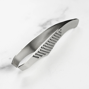 แหนบคีบก้างปลาคุณภาพสูง สแตนเลส สำหรับครัว พร้อมด้ามจับพิมพ์ลาย - Product Image 2