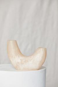 Vase à fleurs en résine nordique creuse à double tube pour décoration intérieure moderne de luxe Vase de table à surface rugueuse - Product Image 4