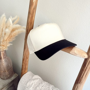 Casquette de golf à large bord avec protection solaire UPF 50+, conçue pour protéger les golfeurs des rayons UV nocifs pendant le jeu - Product Image 5