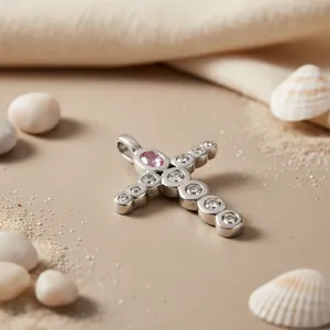 Colgante de Cruz de Plata Chapada en Oro con Circonitas Rosas y Blancas, Chapado en Oro de 18K, Estilo Religioso, Joyería con Dije, Regalo para Ella - Product Image 2