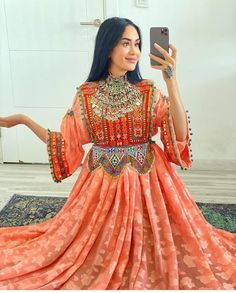 2024 dames mode soie afghan Kuchi décontracté et vêtements de fête nouveau Design indien et pakistanais vêtements pour femmes - Product Image 2