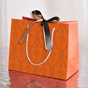 Stock direct, papier cartonné de qualité supérieure, sac en papier de couleur ivoire, nouveau design, vente chaude sur le marché pour les vêtements, les chaussettes, les chaussures, les fourrures - Product Image 3