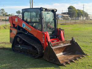 Chargeuse compacte sur chenilles Kubota SVL75 avec moteur haute performance pour les projets de construction, d'agriculture et d'aménagement paysager - Product Image 6