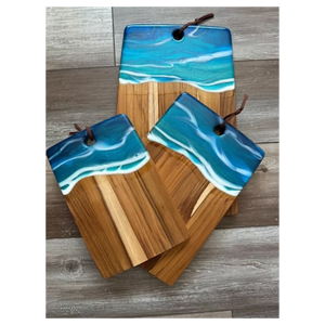 Planche à découper écologique artisanale de luxe en bois et en résine pour les cuisines modernes par Tradebyd - Product Image 1