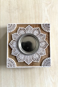 Porte-bougie en bois artisanal, Mandala floral - Product Image 2