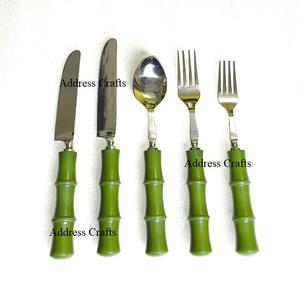 Ensemble de couverts à manche en résine unique Cuillères carrées de mariage Couverts d'hôtel Argenterie fantaisie Vaisselle de luxe Ensemble de vaisselle Cuillère Fourchette - Product Image 1