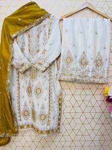 Traje Salwar Kameez de Seda de Alta Calidad Estilo Bollywood, Étnico Pakistaní, con Mangas Largas y Dupatta - Product Image 5