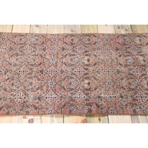 Tapis turc vintage, tapis de 2,5 x 5,7 pieds, tapis marron bleu à motifs floraux - Product Image 3