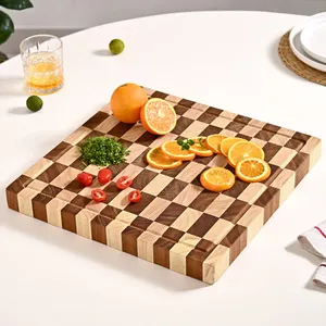 Planche à découper carrée en bois épaisse à carreaux avec logo personnalisé en gros - Écologique, antidérapante, compatible lave-vaisselle pour viandes et légumes - Product Image 5