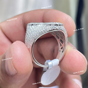 Anillo Cruzado con Micro Pavé de Diamantes Moissanite en Plata de Ley 925, Diseño Audaz Inspirado en la Fe - Product Image 6