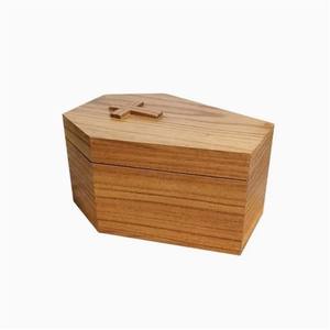 Urnas de cremación de madera en forma de ataúd de alta calidad para cenizas Urna funeraria de madera para mascotas adultas Urnas conmemorativas artesanales hechas en Vietnam - Product Image 6