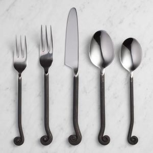 Acero más vendido con acabado de hierro negro Último diseño Cuchara Juego de cubiertos Nuevo diseño Maneja cucharas para uso en la cena - Product Image 1