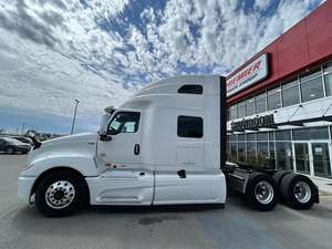 Camion à cabine couchette conventionnelle INTERNATIONAL 1452 d'occasion 2012-2017, moteur diesel 10 cylindres, caméra arrière 360°, écran tactile, 6x4, conduite à gauche - Product Image 4