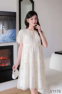 Cómodo vestido de maternidad V1178 duradero y no decolorado hecho de gasa de seda bordada suave con diseño recto - Product Image 2