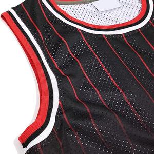 Maillot de basket-ball réversible respirant personnalisé par sublimation, dernier design, uniforme pour hommes adultes, 100% polyester, sans manches, OEM - Product Image 4