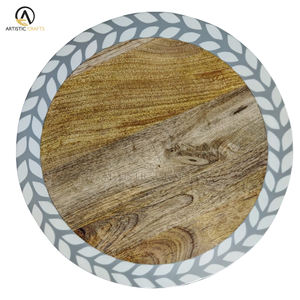 Planche à couverts ronde conçue sur mesure en gros pour la cuisine et l'hôtel planche à découper en matériau PC avec incrustation de résine de bois de manguier - Product Image 1