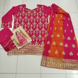 Magnifique nouvelle variété de Georgette véritable de qualité supérieure avec broderie lourde Salwar Suit exportateur mondial - Product Image 6