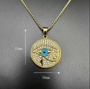 Collar con colgante redondo de ojo de Horus de oro de 14 quilates a la moda con diamante de moissanita para hombres y mujeres, joyería de estilo egipcio al por mayor - Product Image 6