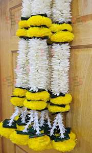 Souci décoratif suspendu avec jasmin, fleur de mogra et feuilles vertes pour les mariages, les festivals et la décoration intérieure - Product Image 4