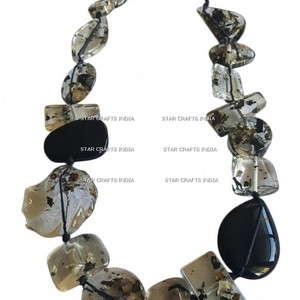 Collar de cuentas de resina epoxi hecho a mano exagerado de estilo europeo y americano, collar bohemio de versión ancha para mujer - Product Image 1