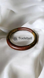 กำไลไม้ที่เป็นมิตรกับสิ่งแวดล้อมพร้อมพื้นผิวเป็นเม็ดธรรมชาติผลิตภัณฑ์ทันสมัยสำหรับผู้บริโภคที่ใส่ใจ - Product Image 3