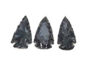 Vente en gros de 3 pouces Obsidienne noire Pierre précieuse Pointe de flèche Style Feng Shui Bijoux faits à la main pour la fabrication de souvenirs Pierre semi-précieuse - Product Image 4