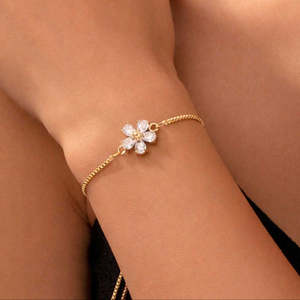 สร้อยข้อมือเงินชุบทองประดับดอกไม้ Hallmark สำหรับผู้หญิง สร้อยข้อมือแฟชั่น - Product Image 1