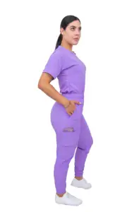 Scrub bedah-Set scrub ungu anti-cairan melar wanita, dengan CELANA Jogger dan leher bulat lengan pendek (Kustom)