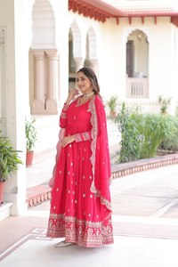Nuevo Salwar Kameez de Diseño con Lentejuelas y Bordado Zari sobre Georgette Sintética, con Dupatta de Trabajo Calado para Mujer, Estilo Tradicional para Fiestas - Product Image 4