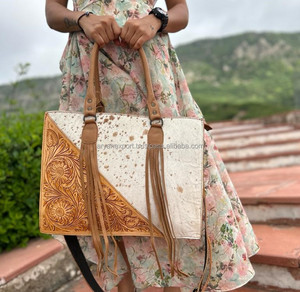 Sac fourre-tout en fourrure de vachette véritable sac à main en cuir de style Hair On Hide Carving Hand Tooled Bags For Women's Multi Use - Product Image 3