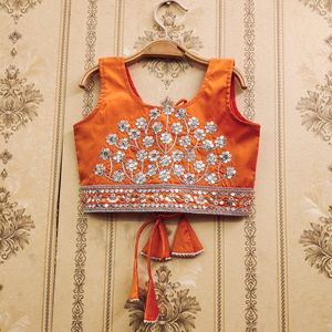 Ensemble Lehenga Choli long pour filles Shoryam Fashion Explore, brodé de fleurs orange, pour les fêtes |   Vêtements ethniques d'exportation haut de gamme - Product Image 3