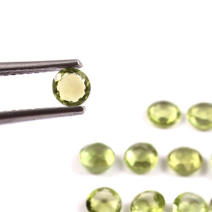 5X5MM AAA ++ พลอยเพอริโดทสีเขียวธรรมชาติทรงโค้งทรงหลวมอัญมณีกึ่งมีค่าทำเครื่องประดับขายส่งมาก - Product Image 3