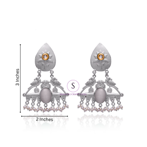 Pendientes hechos a mano de plata oxidada Jhumkas Pendientes chapados en oro Mujeres y niñas para fiesta de boda y ropa Haldi - Product Image 1