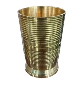 Gobelet en verre à eau fini en laiton de style vintage, parfait pour les ustensiles de cuisine, les verres de table, le gobelet en métal. - Product Image 1