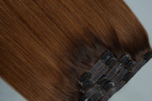 Extensions de cheveux Remy faites à la main, à clipser, couleur naturelle, super double drawn, lisses comme des baguettes, soyeuses, qualité donneur - Product Image 3