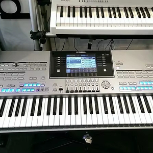 BF ON Auténtico Genos Tyros 5, Estación de Trabajo de Arreglos con 76 Teclas, Piano Digital de 76 Teclas, LISTO PARA VENDER - Product Image 1
