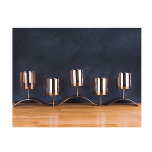 Bougeoirs en métal d'inspiration vintage pour une utilisation en intérieur et en extérieur, parfaits pour les mariages, les occasions festives et la décoration de la maison - Product Image 1