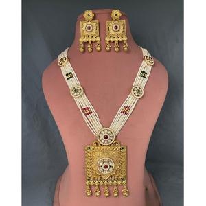 Ensemble de collier et boucles d'oreilles en pierres plaquées or de qualité supérieure ethnique, collection pour femmes pour les mariages et les festivals - Product Image 1